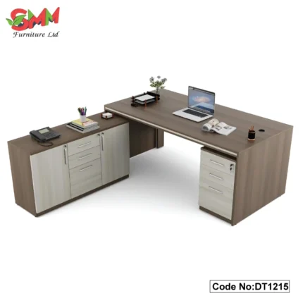 Office-Director-Table-with-Modern-Finishing
